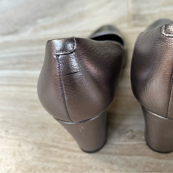 Vintage Karl Lagerfeld Sabrina Metallic Silver Leather Pumps, Size 8.5 - Picture 8 of 11